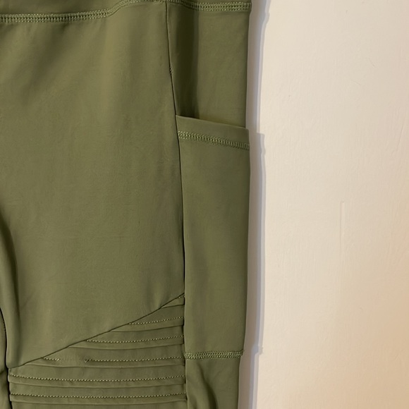 CVG Moto Capris - Picture 2 of 5